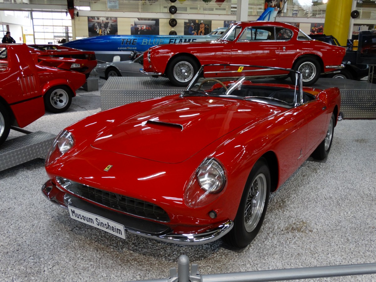 Ein ältere Ferrari am 22.11.14 im Technik Museum Sinsheim 