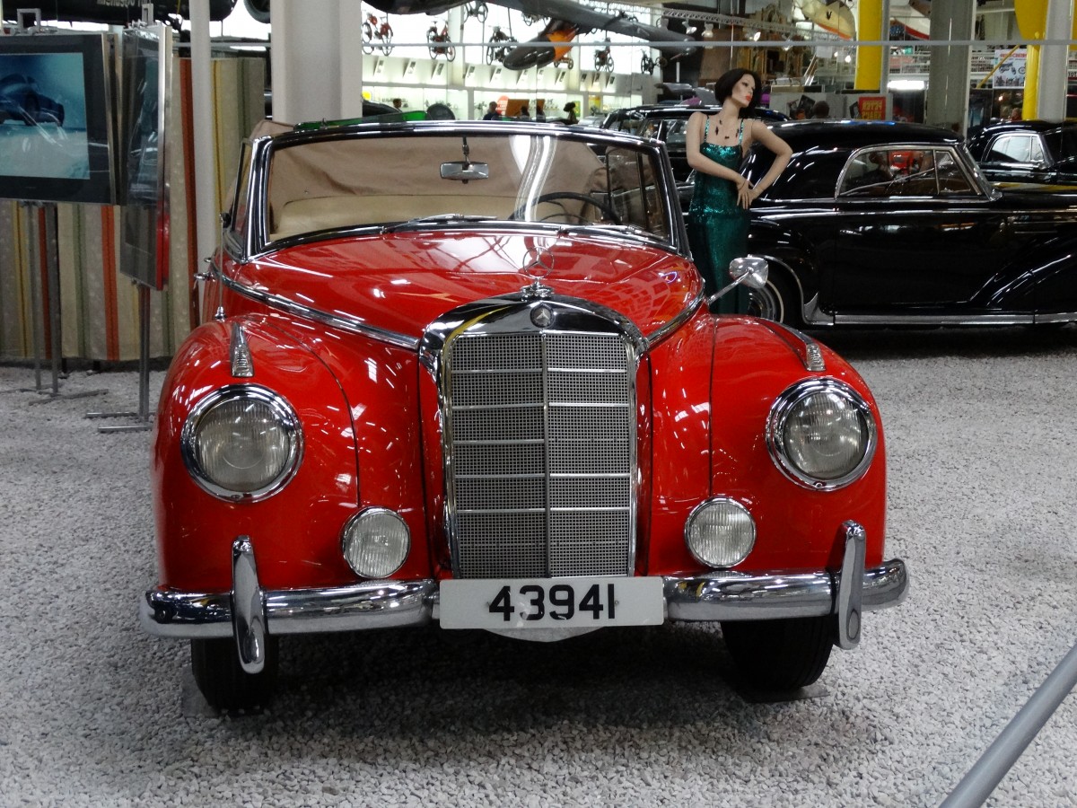 Ein alter Mercedes Benz am 22.11.14 im Technik Museum Sinsheim 