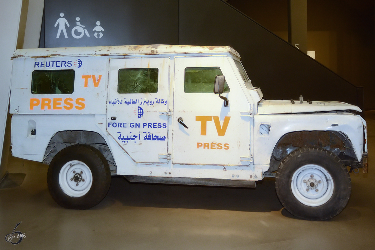 Ein im arabischen Raum eingesetztes Pressefahrzeug im Imperial War Museum von London (Februar 2015)