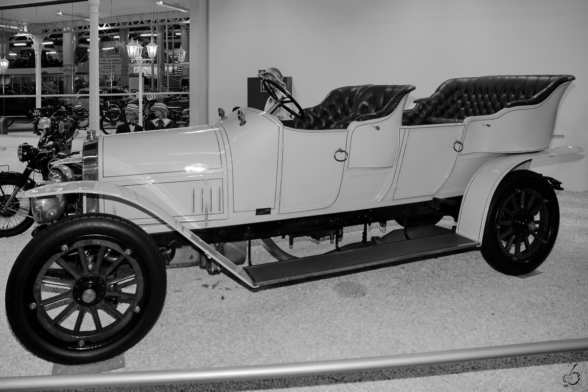 Ein Audi E Typ 22/55 von 1913 ist Teil der Ausstellung im Auto- und Technikmuseum Sinsheim. (Dezember 2014)