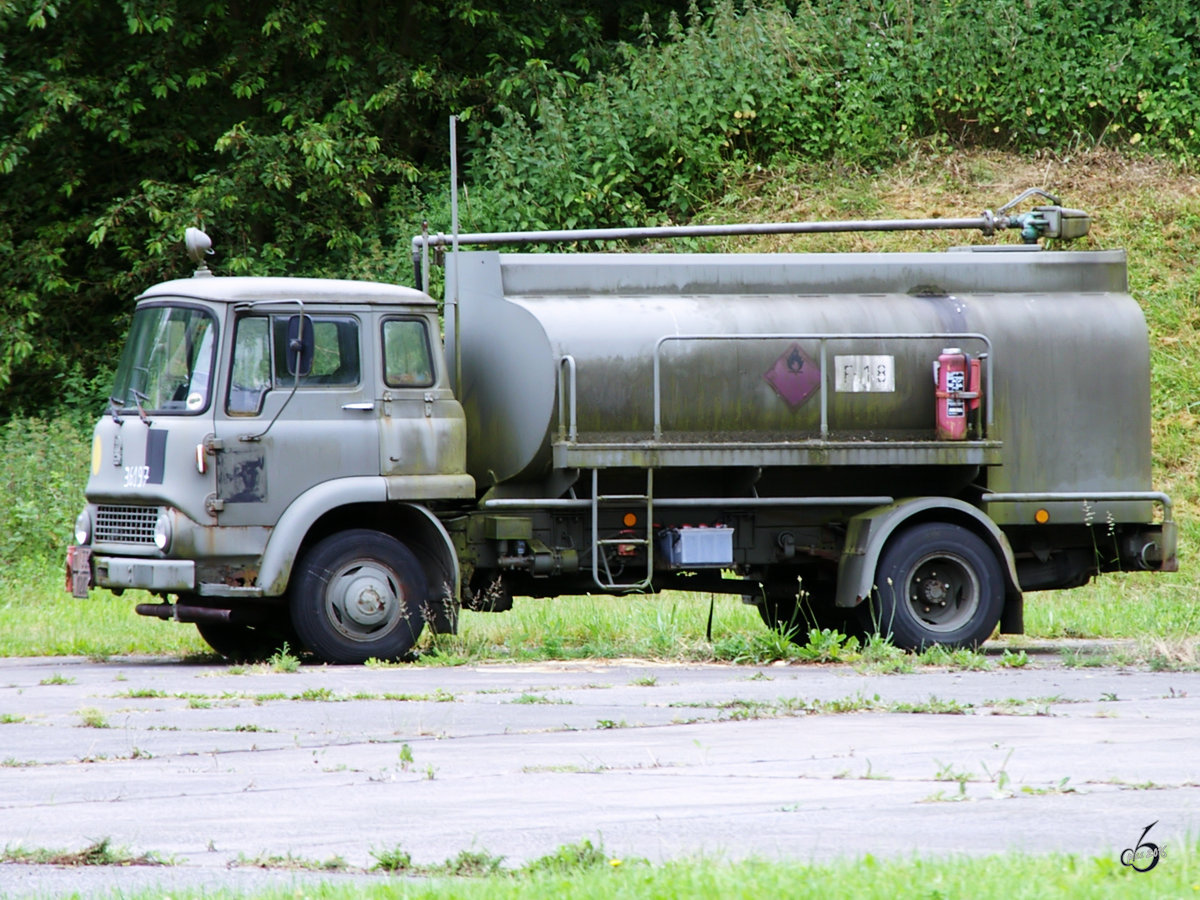 Ein Bedford TK Flugfeldtankfahrzeug der Belgischen Armee. (Liegé-Bierset, Juni 2006)
