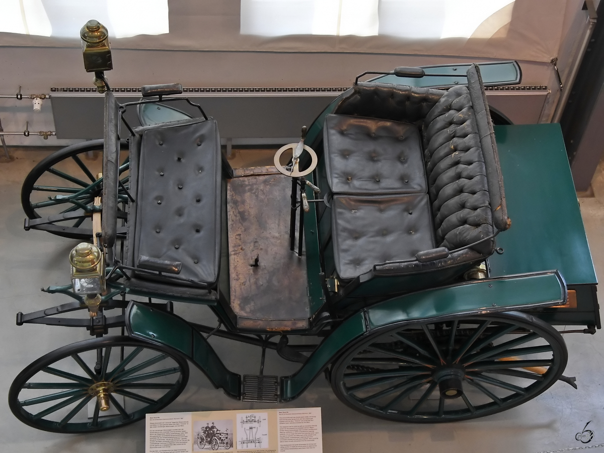 Ein Benz Vis-a-Vis aus den Anfangsjahren des Automobilbaus. (Verkehrszentrum des Deutschen Museums München, August 2020) 
