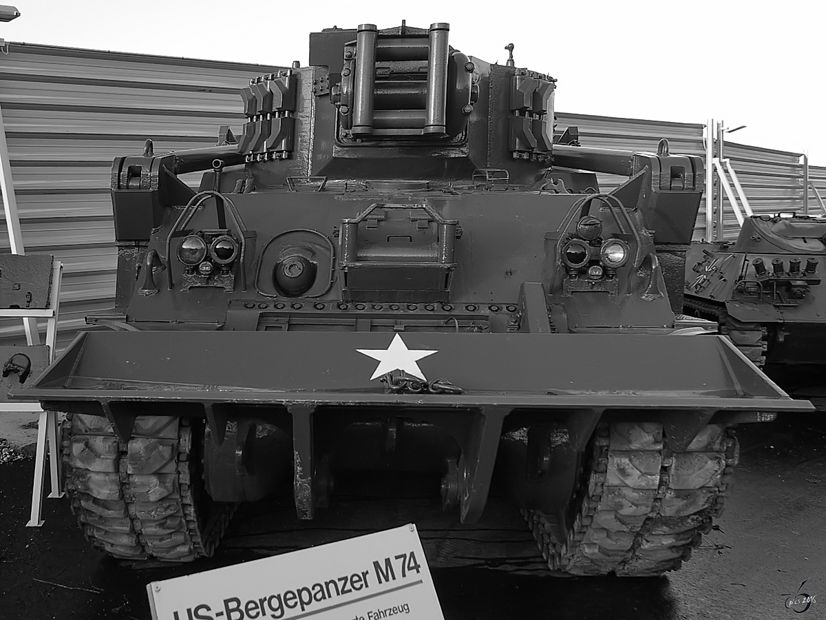 Ein Bergepanzer M74 Sherman im Auto- und Technikmuseum Sinsheim. (Januar 2007)