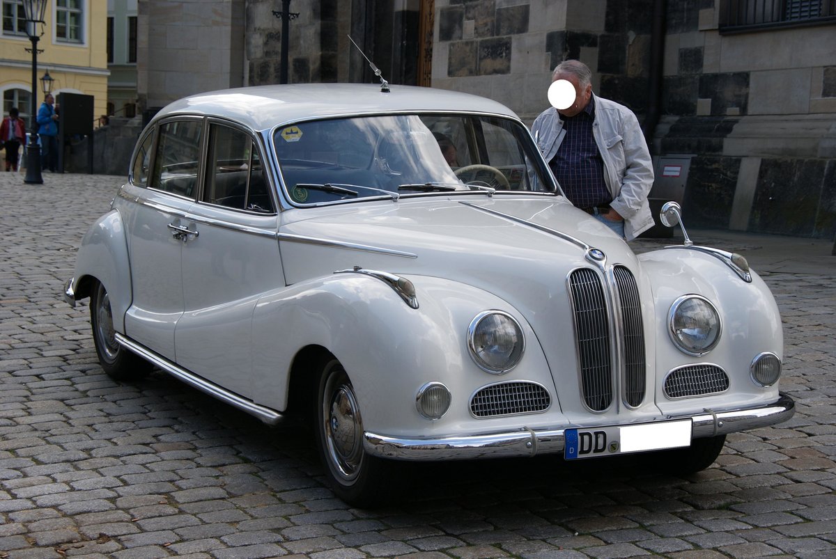 Ein BMW 502 am 15.04.16 in Dresden. Dieses Foto hat ein Freund von mir gemacht und ich darf es veröffentlichen.