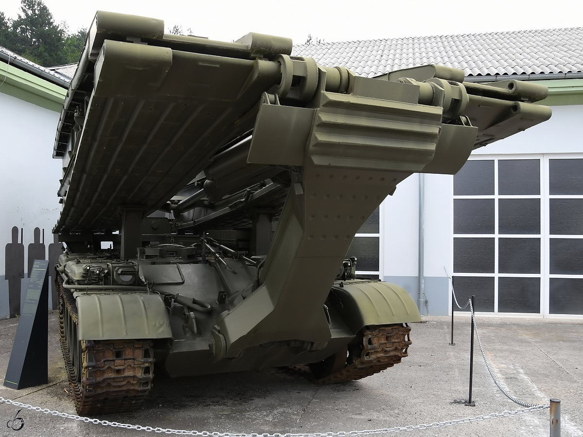 Ein Brückenlegepanzer MT-55 war Ende August 2019 im Park der Militärgeschichte in Pivka ausgestellt.