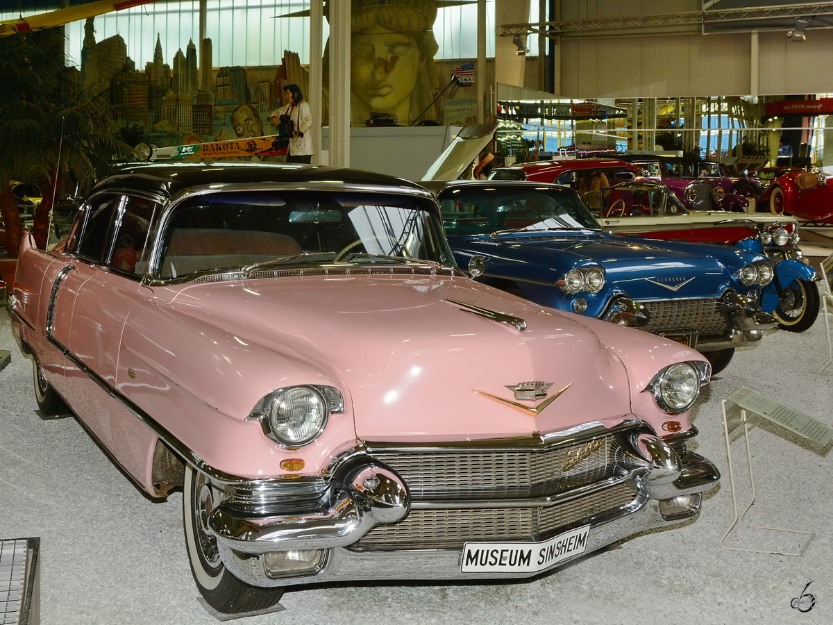 Ein Cadillac Sedan von 1956 ist Teil der Ausstellung im Auto- und Technikmuseum Sinsheim. (Dezember 2014)