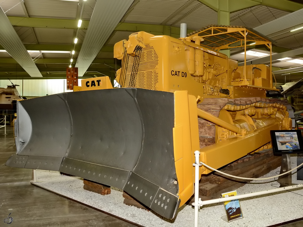 Ein Caterpillar D9 war Anfang Dezember 2014 im Auto- und Technikmuseum Sinsheim ausgestellt.