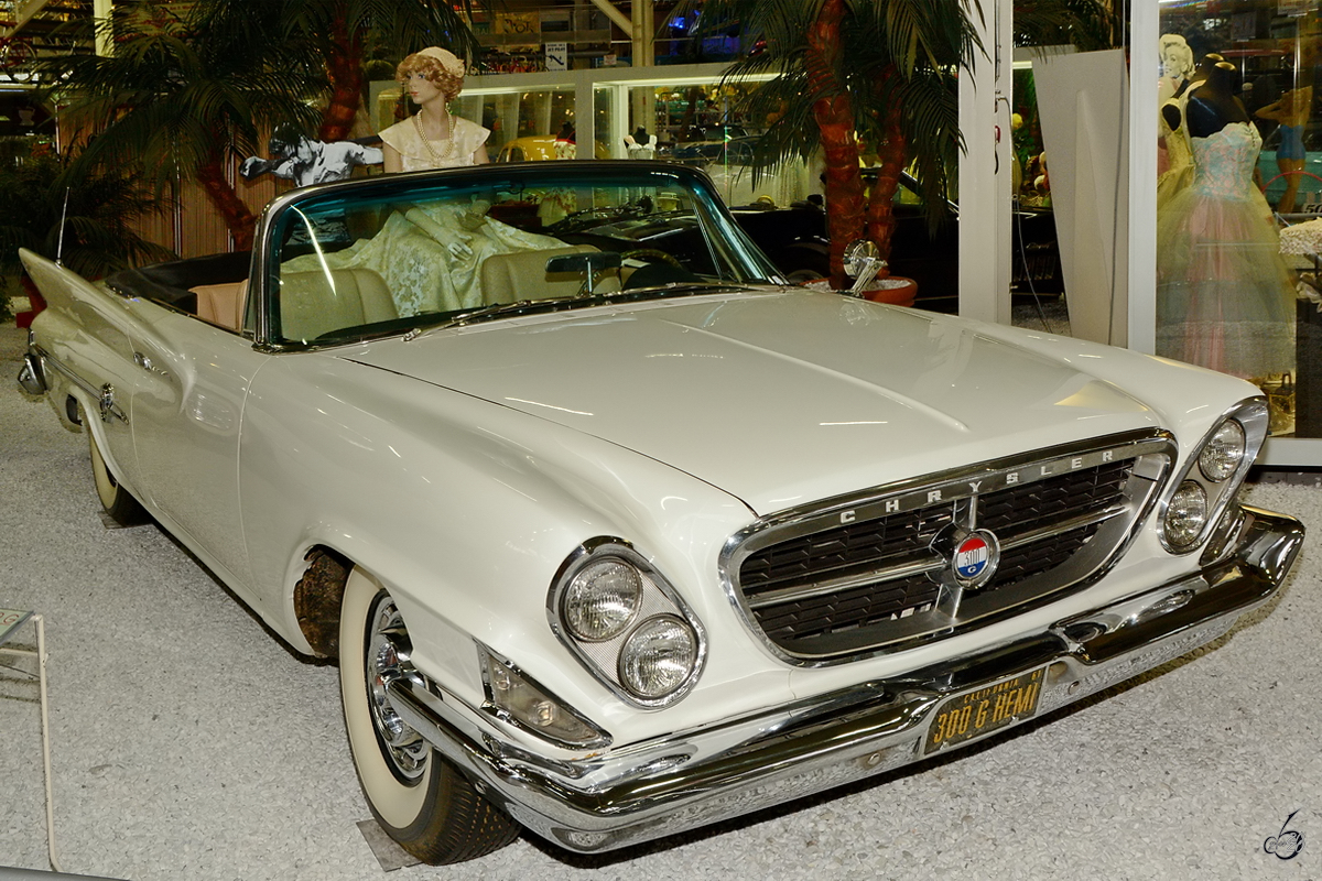 Ein Chrysler 300 G aus dem Jahr 1961. (Auto- und Technikmuseum Sinsheim, Dezember 2014)