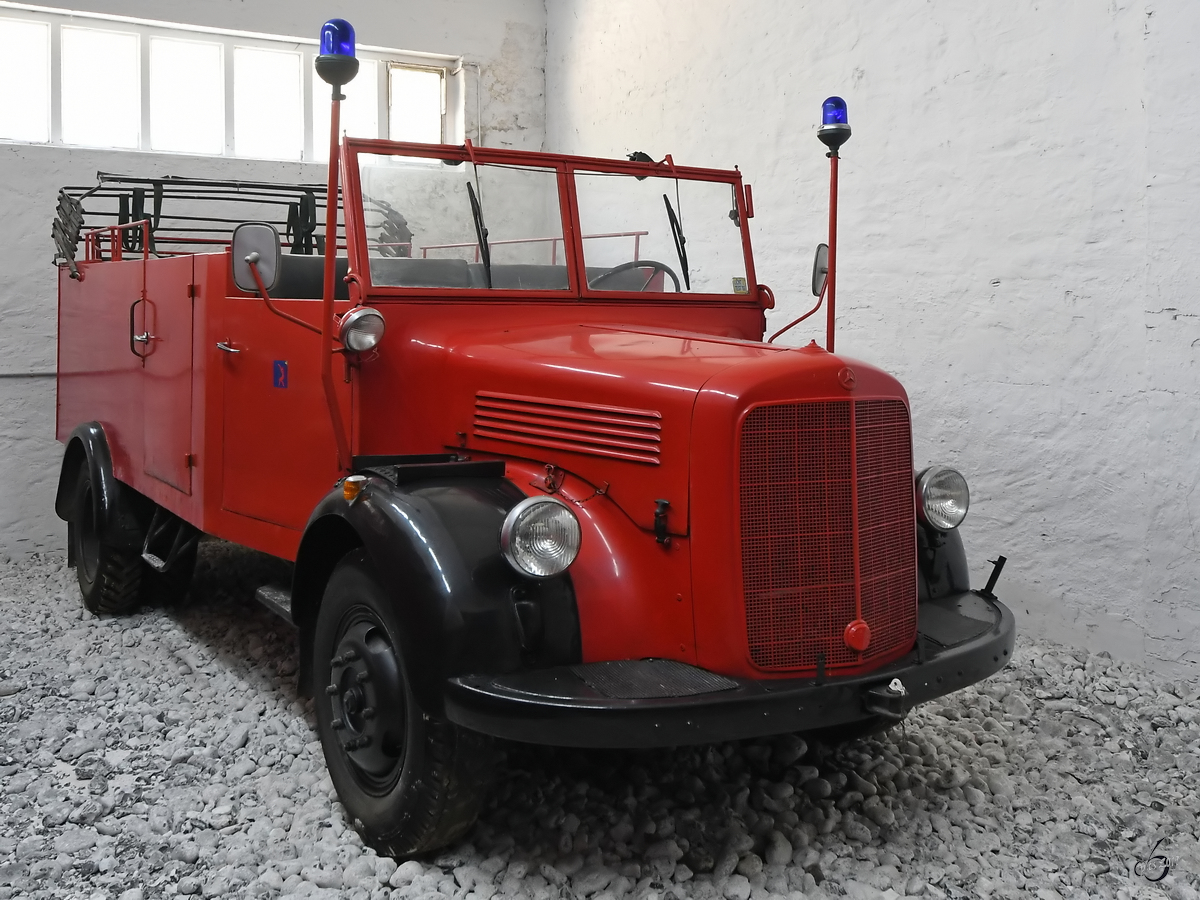 Ein Daimler-Benz Tragkraftspritzenfahrzeug (TSF) im Oldtimermuseum Prora. (April 2019)