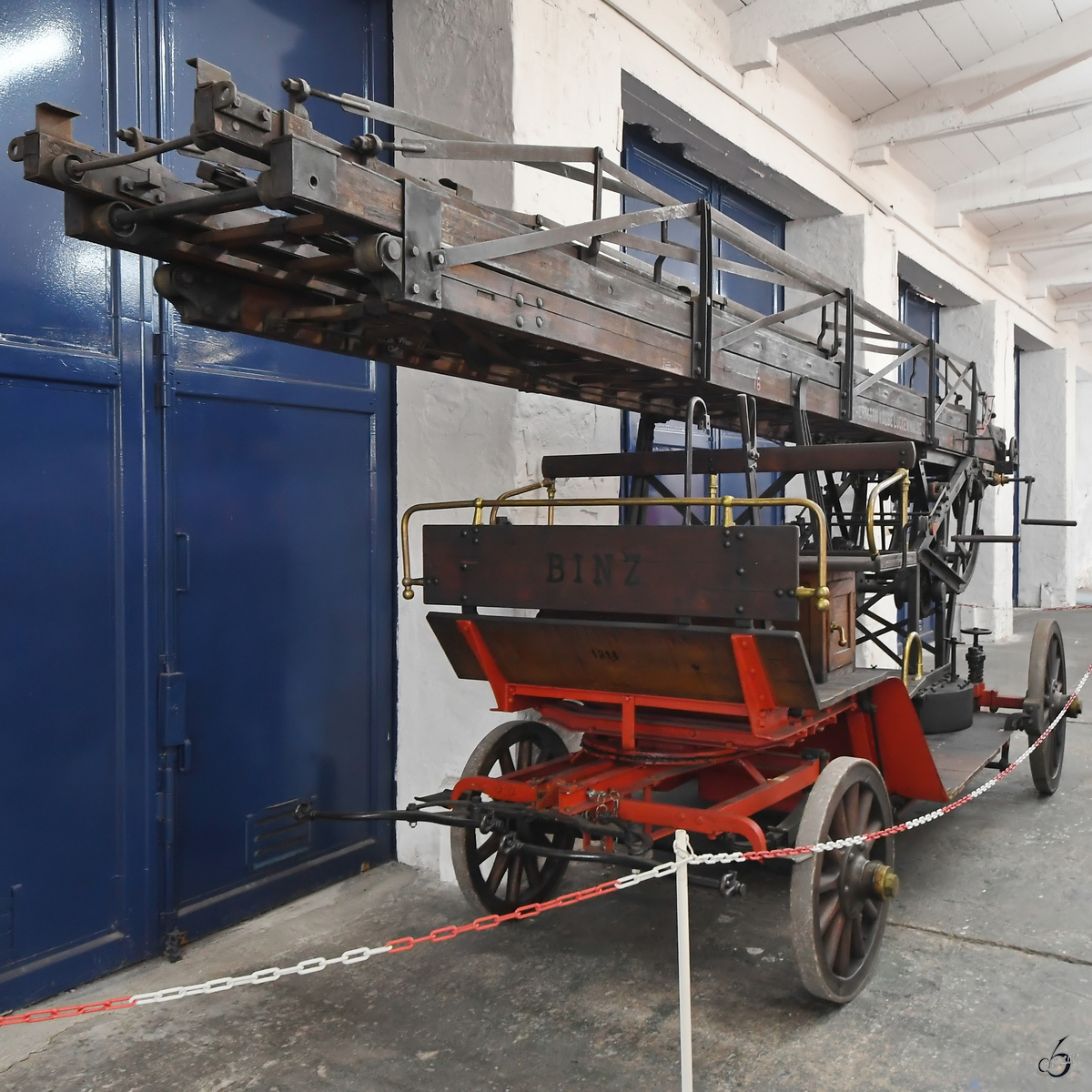 Ein ehemaliger Leiterwagen der Feuerwehr Binz wurde von der Firma Hermann Koebe Luckenwalde hergestellt.(Oldtimermuseum Prora, April 2019)