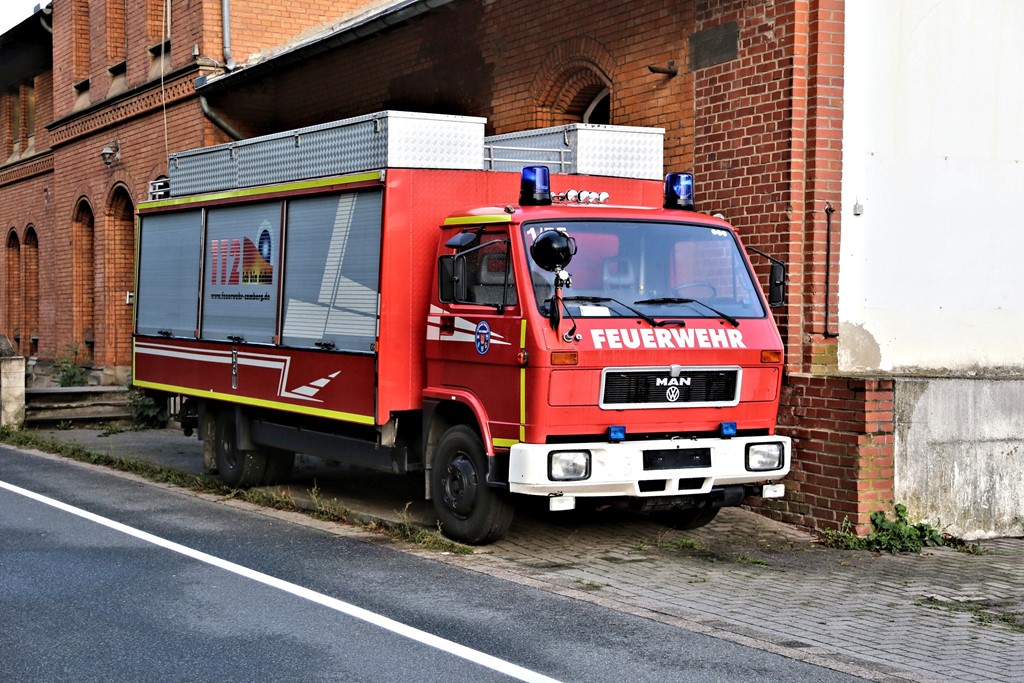 Ein ehemliger Feuerwehr Rüstwagen der Stadt Bad Camberg stand am17.9.2022 am alten Bahnhof in Vehrte.