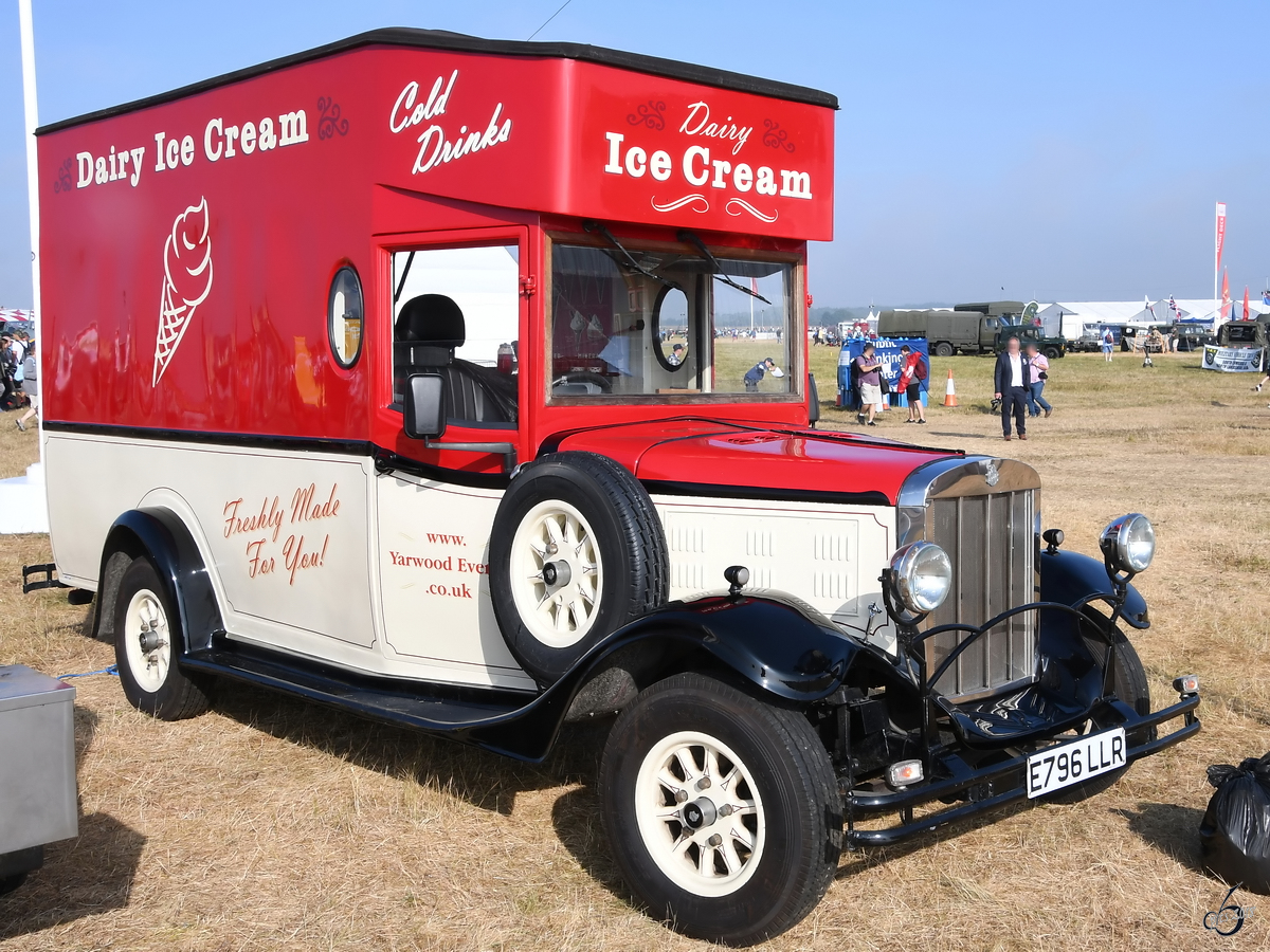 Ein Eiswagen mit historischem Touch Mitte Juli 2018 in Fairford.