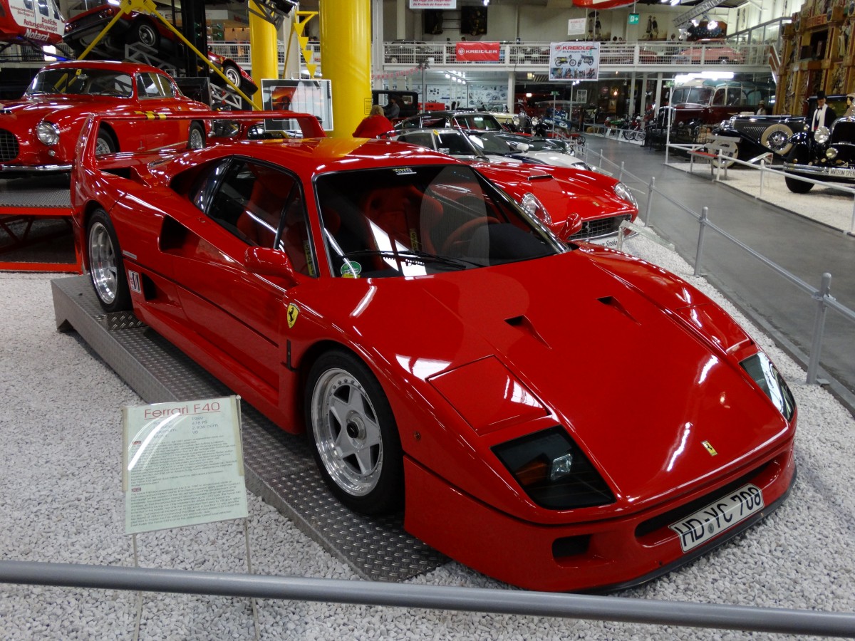 Ein Ferrari am 22.11.14 im Technik Museum Sinsheim 