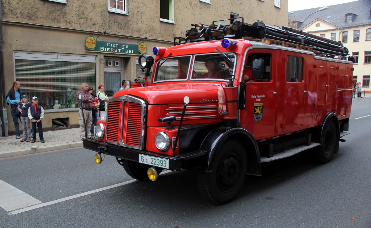 Ein Feuerwehroldtimer IFA Typ S 4000 der Freiwillige Feuerwehr Ronneburg. Zusehn beim Historischer Feuerwehrumzug in Zeulenroda. Foto 31.08.13 