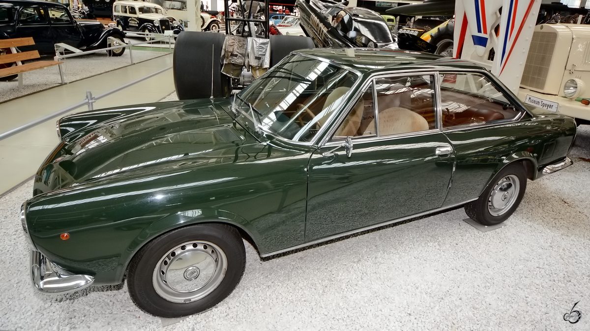 Ein Fiat 124 Sport Coupé von 1967 ist Teil der Ausstellung im Technik-Museum Speyer. (Mai 2014)