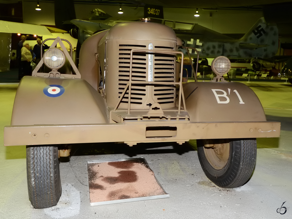 Ein Flugzeugschlepper David Brown Light Diesel Tractor Mk.2 im RAF Museum Hendon. (September 2013)