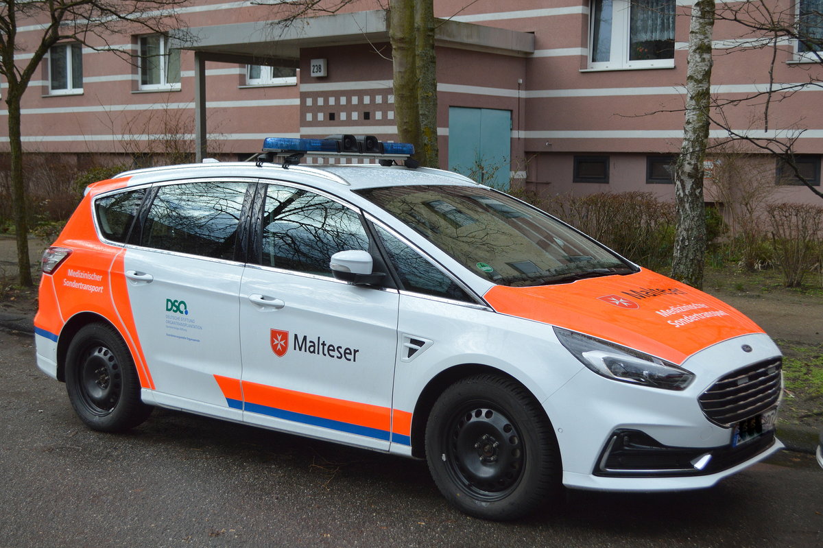 Ein Ford S-MAX als Einsatzfahrzeug der Malteser (Medizinischer Sondertransport) u.a. für die Koordinierungsstelle Organspende am 19.03.21 Berlin Marzahn. 