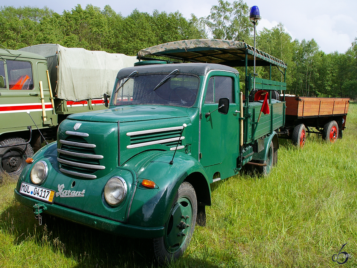 Ein Garant-Lastwagen mit Anhänger auf dem Museumsgelände in Finowfurt (Mai 2006)