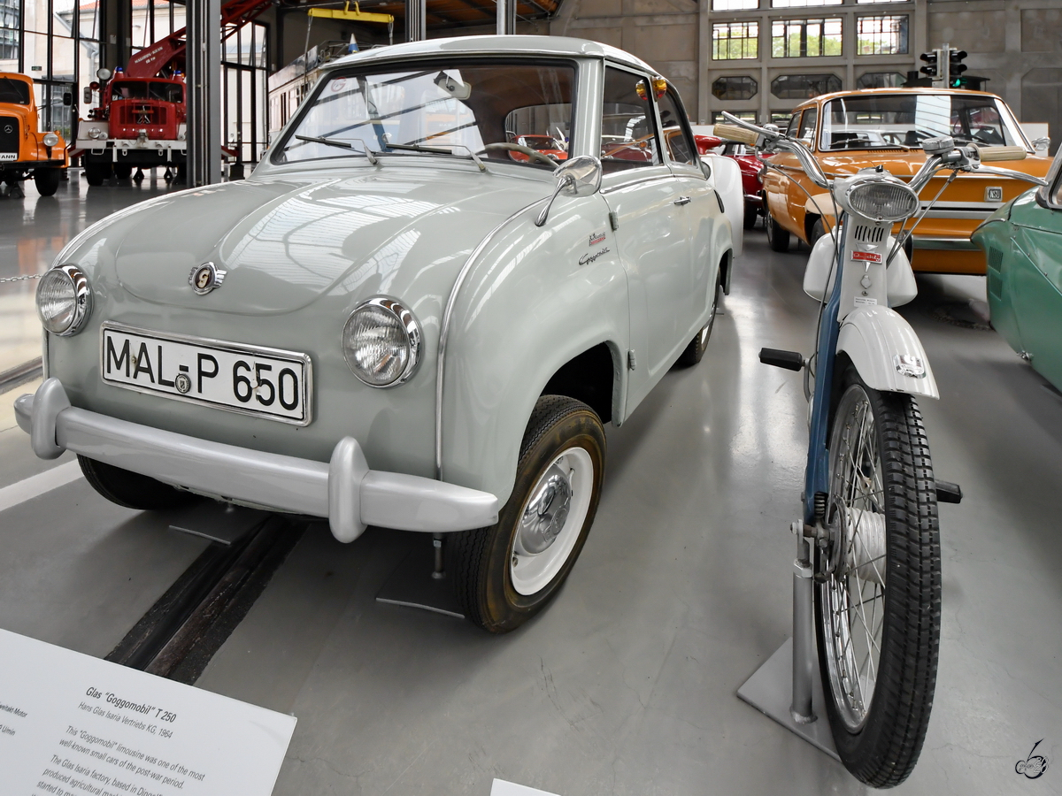 Ein Glas Goggomobil T250 und eine NSU Quickly, beide aus dem Jahr 1964 waren Mitte August 2020 im Verkehrszentrum des Deutschen Museums in München zu sehen.
