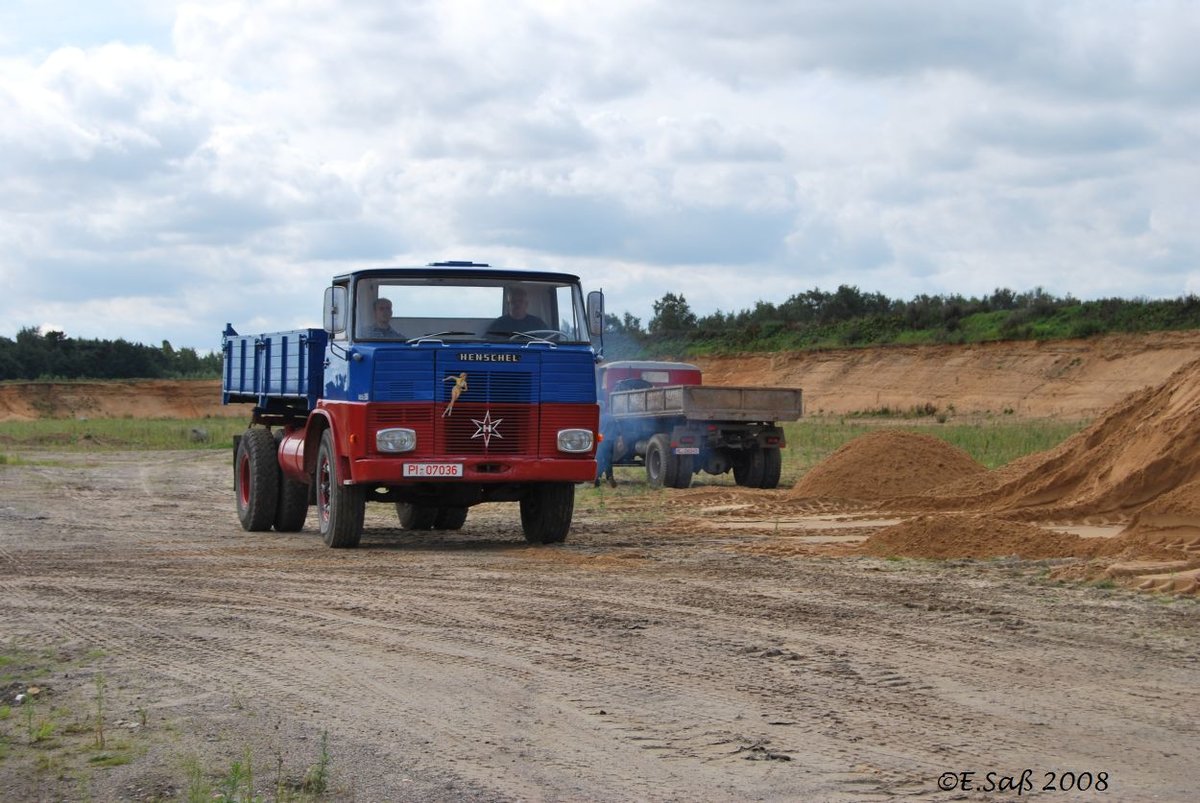 Ein Henschel F 161 AK Kipper in der Kiesgrube Lutzhorn 2008.