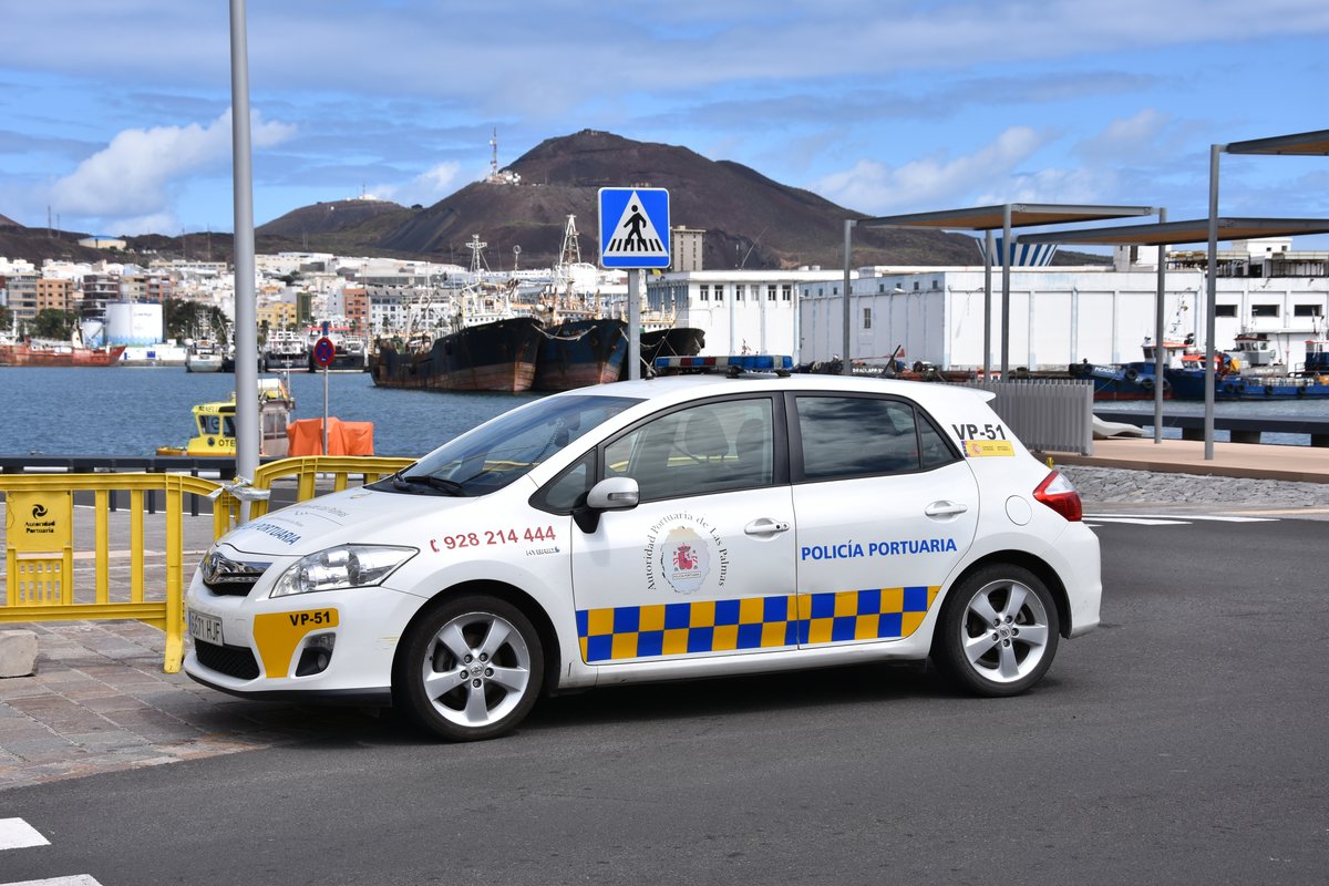ein Hybrid-Toyota als Einsatzfahrzeug der Policía Portuaria (Las Palmas de Gran Canaria/Spanien, 03.04.2016)