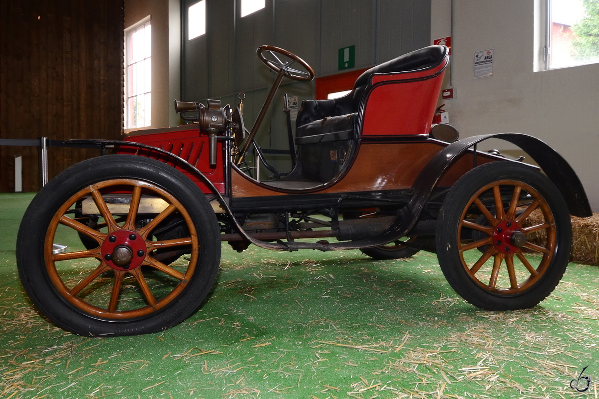 Ein Isotta Fraschini 6 1/2 HP aus dem Jahr 1902 ist Teil der Ausstellung im Luftfahrtmuseum Volandia in der Nähe des Flughafens Mailand-Malpensa. (Juni 2011)