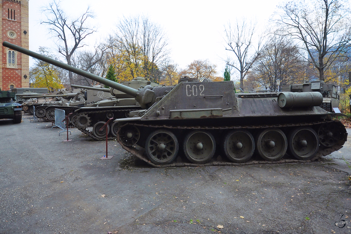 Ein Jagdpanzer SU-100 im Heeresgeschichtlichen Museum Wien (November 2010)