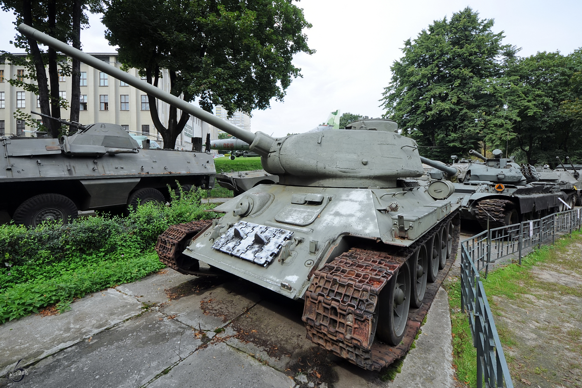 Ein Kampfpanzer T-34/85 im Museum der polnischen Armee. (Warschau, August 2011)