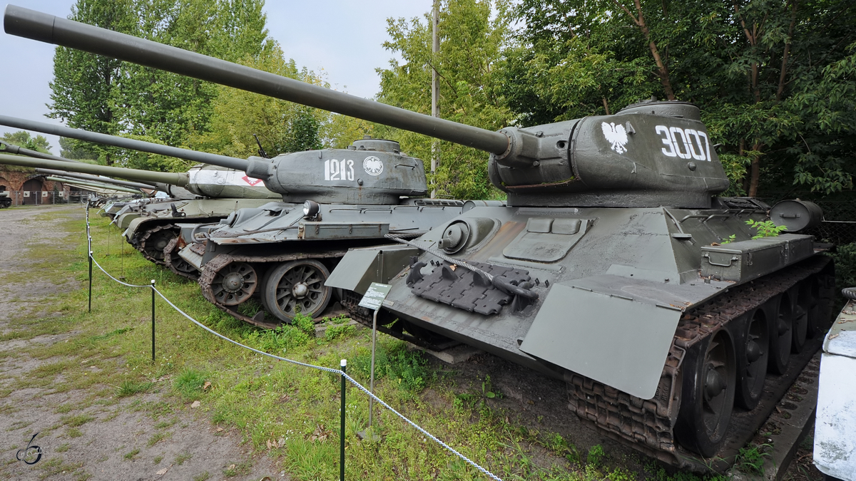 Ein Kampfpanzer T-34/85 in der Zweigstelle Fort IX  Sadyba  des Armeemuseums Warschau