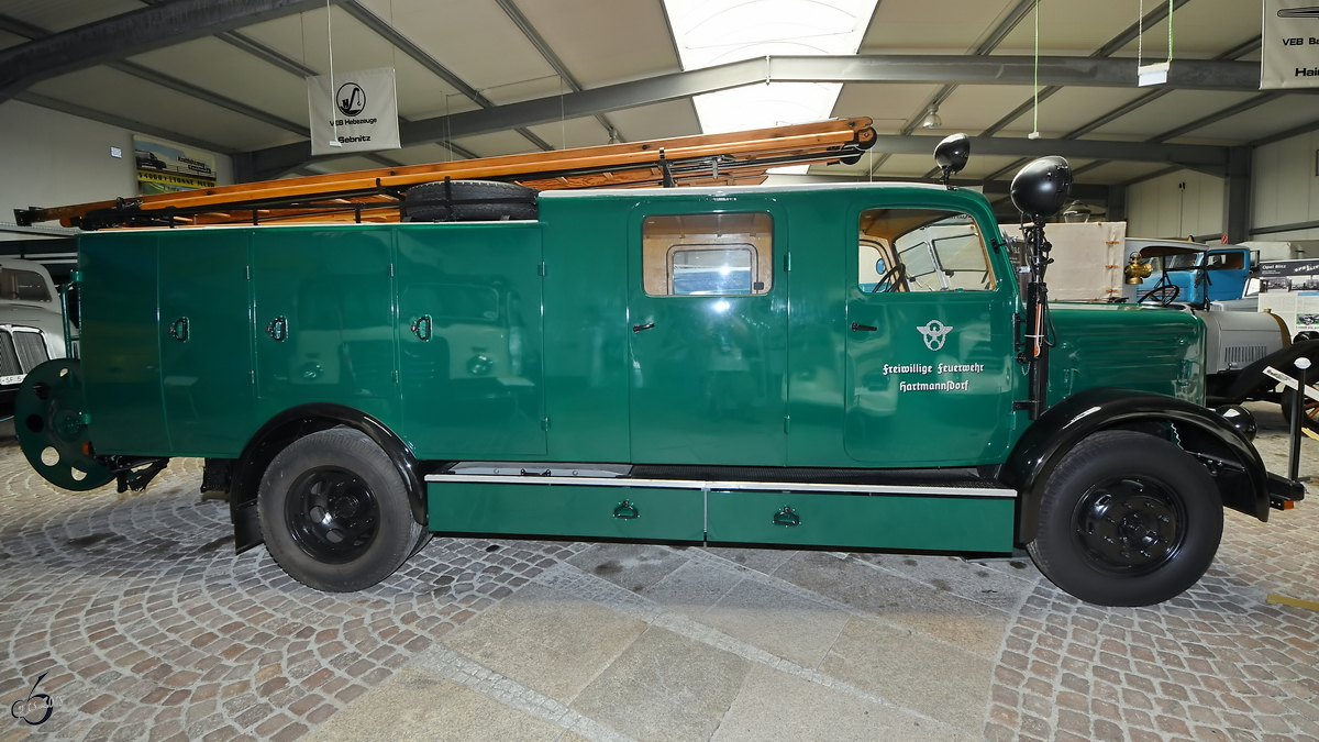 Ein Klöckner-Humboldt-Deutz FS330 Feuerwehrfahrzeug steht im Sächsischen Nutzfahrzeugmuseum Hartmannsdorf. (August 2018)