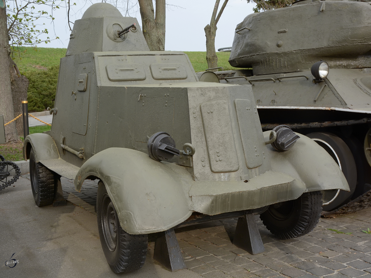 Ein leicht gepanzertes Fahrzeug BA-20 im Nationalen Museum der Geschichte der Ukraine im 2. Weltkrieg. (Kiev, April 2016)