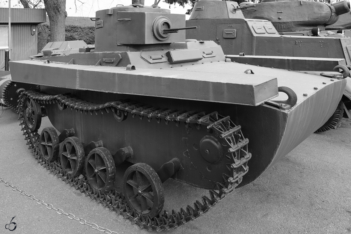 Ein leichter Panzer T-37A im Nationalen Museum der Geschichte der Ukraine im 2. Weltkrieg. (Kiev, April 2016)