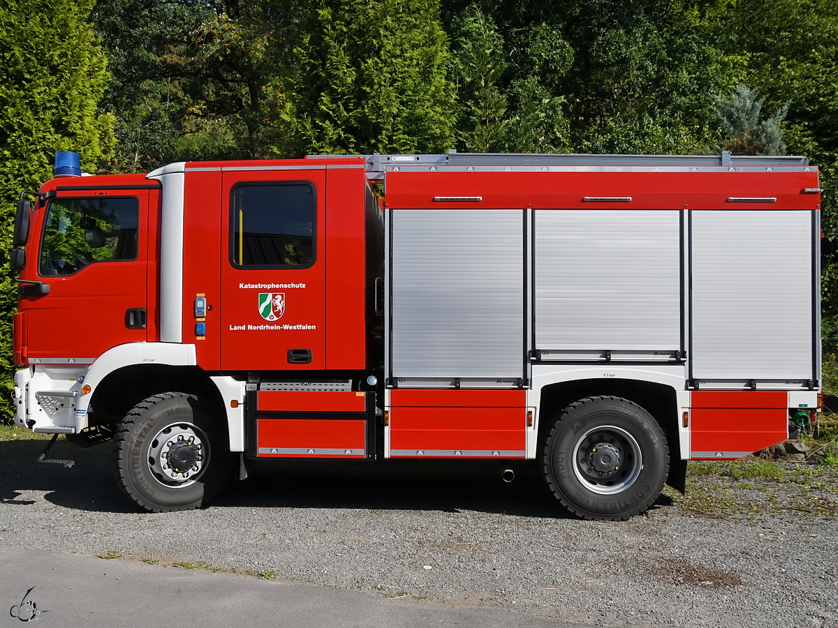 Ein Löschfahrzeug des Katastrophenschutzes des Landes NRW war Ende Juli 2022 in Hüinghausen zu sehen.