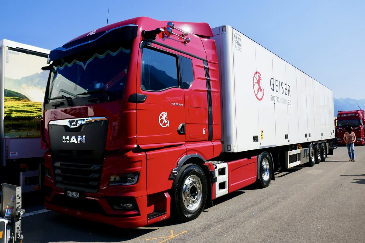 Ein MAN Sattelzug von Geiser am 27.6.26 beim Trucker Festival Interlaken.