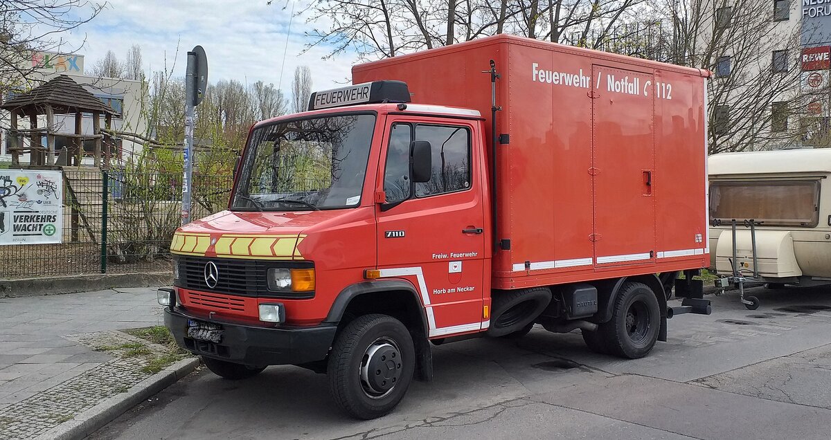Ein MB 711D ehemaliges Feuerwehrfahrzeug der Freiw. Feuerwehr Horb am Neckar wahrscheinlich inzwischen privat genutzt am 16.04.21 Berlin Pankow gesichtet.