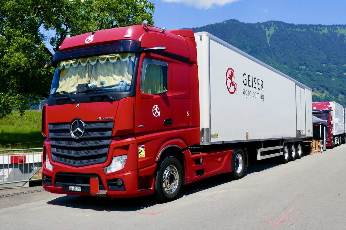 Ein MB Actros Sattelzug von Geiser am 27.6.26 beim Trucker Fwstival in Interlaken.