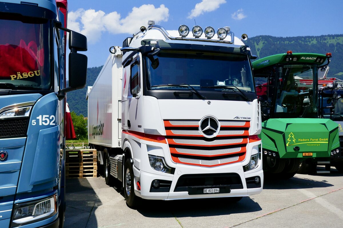 Ein MB Actros Sattelzug von Lignocalor am 27.6.26 beim Trucker Festival in Interlaken.