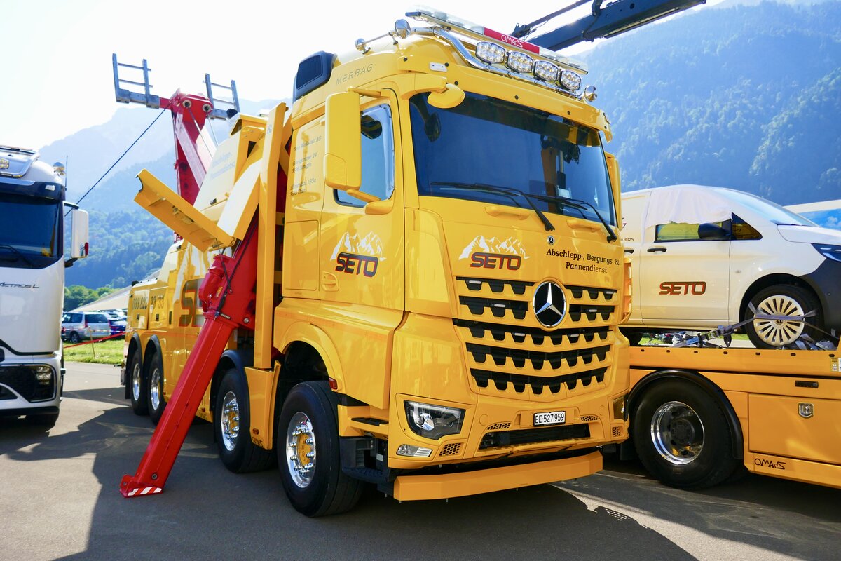 Ein MB Arocs Abschlepper von SETO am 27.6.26 beim Trucker Festival Interlaken.