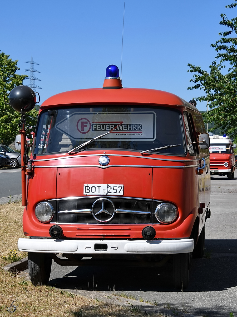 Ein Mercedes-Benz L319B, hier als Schlauchwagen SW1000 der Freiwilligen Feuerwehr Kirchhellen. (Hattingen, Juni 2019)