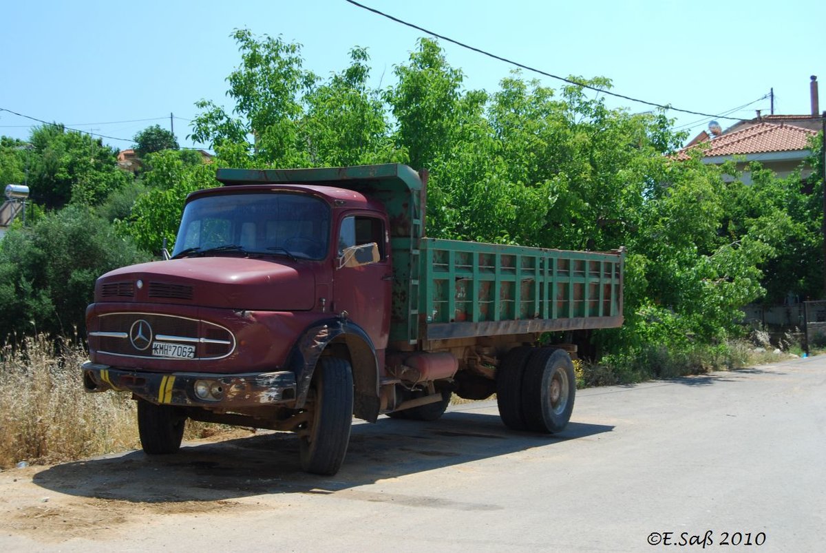 Ein Mercedes LAK 1623 In Griechenland im Juni 2010.