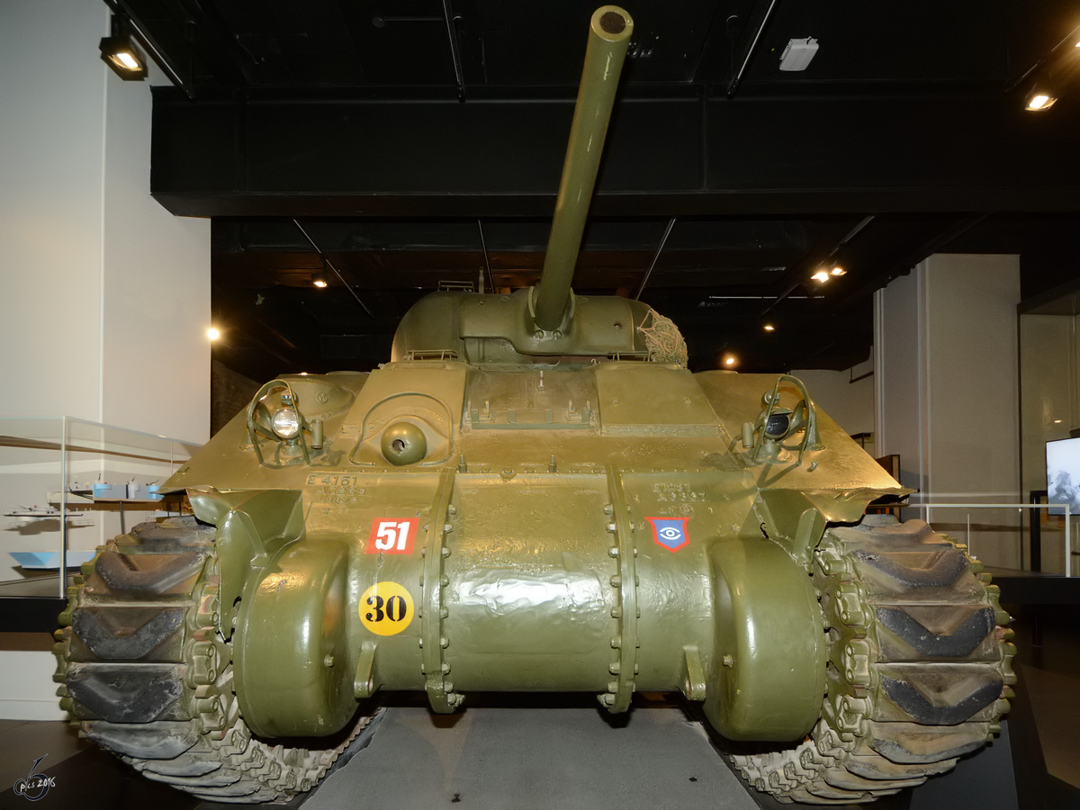 Ein mittlerer US-amerikanischer Kampfpanzer M4A4 Sherman im Imperial War Museum. (London, Februar 2015)