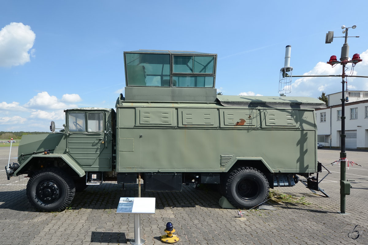 Ein mobiler Tower für Feldflughäfen auf Basis des MAN 630 L2A Ende April 2018 im Luftwaffenmuseum Berlin-Gatow.