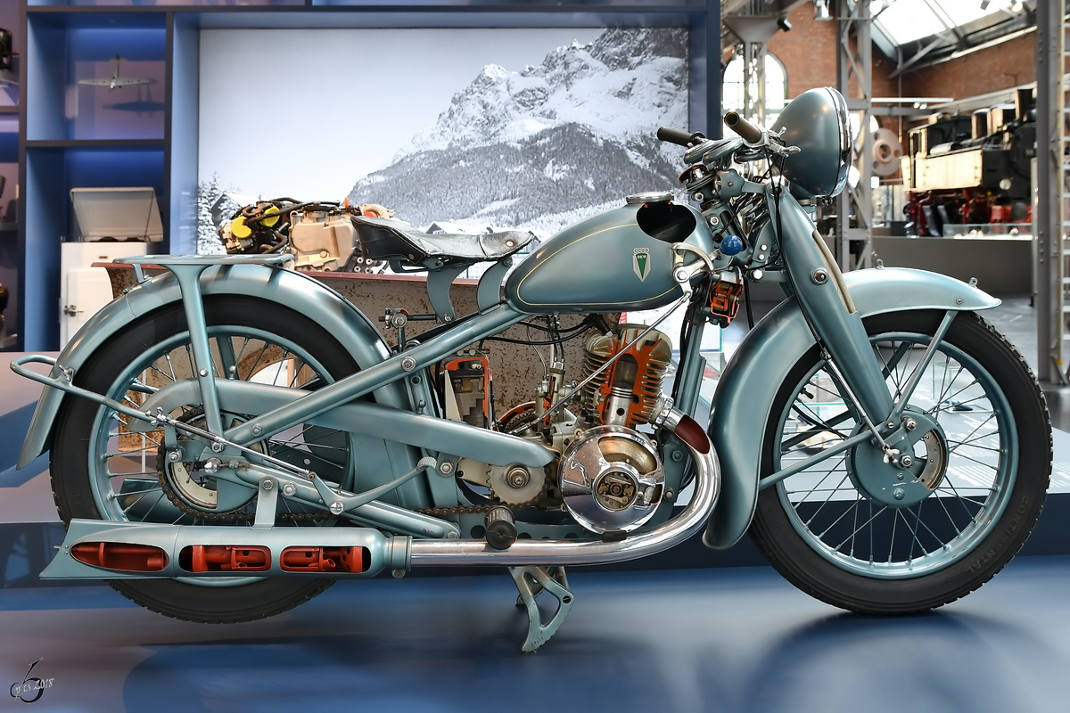 Ein Motorrad DKW SB 500, ausgestellt im Sächsischen Industriemuseum Chemnitz. (August 2018)