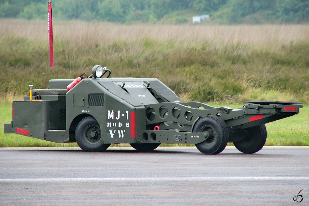 Ein Munitionsladefahrzeug MJ-1  Jammer  der Belgischen Luftwaffe. (Kleine Brogel, Juli 2004)