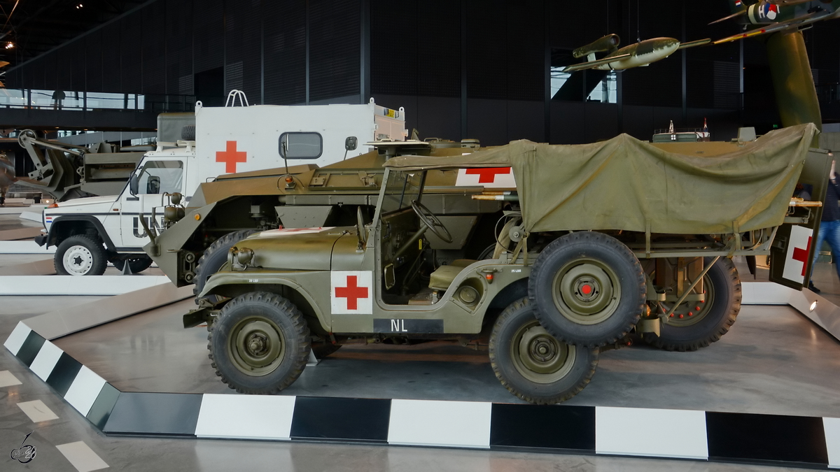 Ein Nekaf Ambulance Jeep auf Basis des M38A1 Willys Jeep, so gesehen Ende Dezember 2016 im Nationalen Militärmuseum Soesterberg ausgestellt.