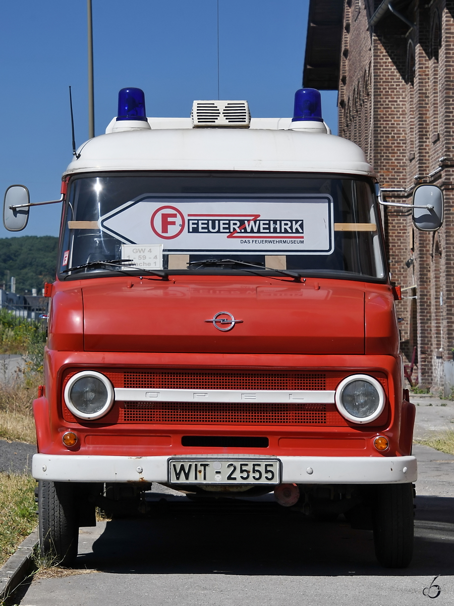 Ein Opel Blitz der letzten Generation als ehemaliger Gerätewagen der Wittener Feuerwehr. (Hattingen, Juni 2019)