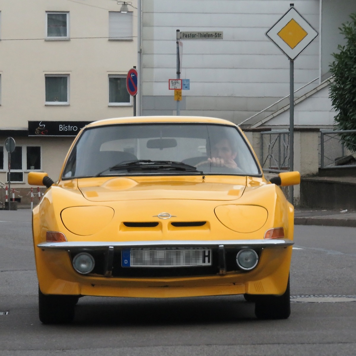 Ein Opel GT im saarländischen Schwalbach, 28.9.17