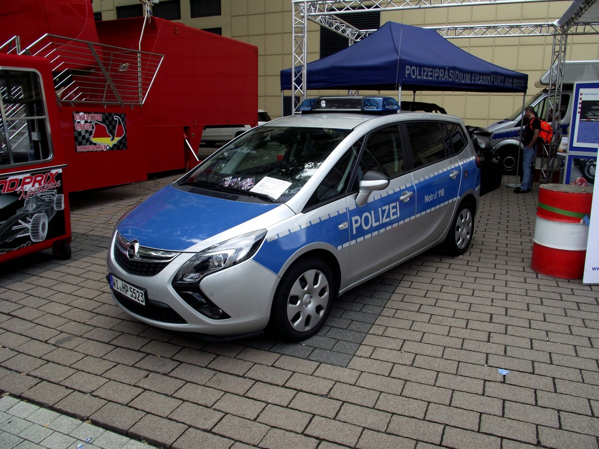 Ein Opel Zafira der Polizei Frankfurt am 21.09.13 auf der IAA