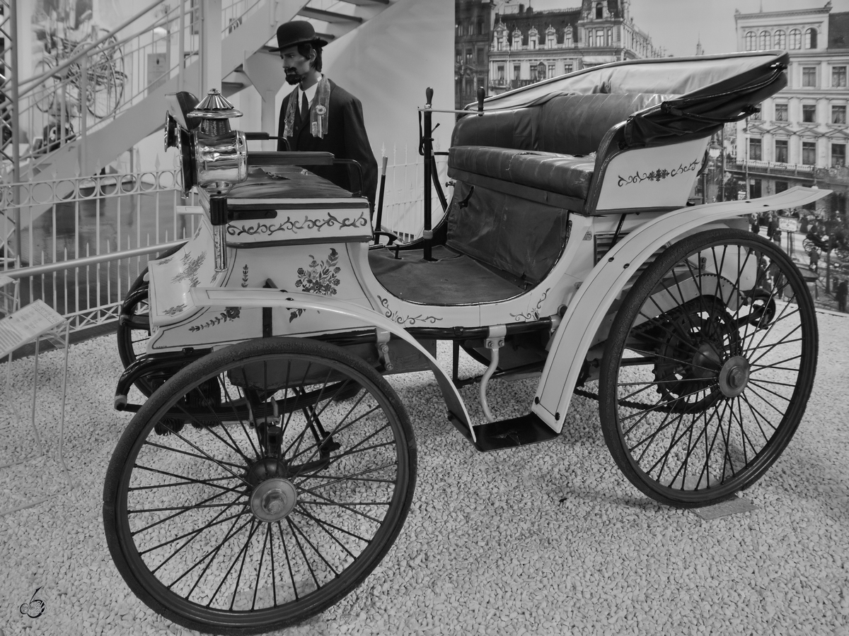 Ein Peugeot Vis-a-Vis von 1892. (Auto- und Technikmuseum Sinsheim, Dezember 2014)