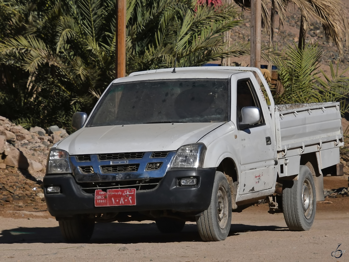 Ein Pick Up von Isuzu Mitte Dezember 2018 auf der Sinai-Halbinsel.
